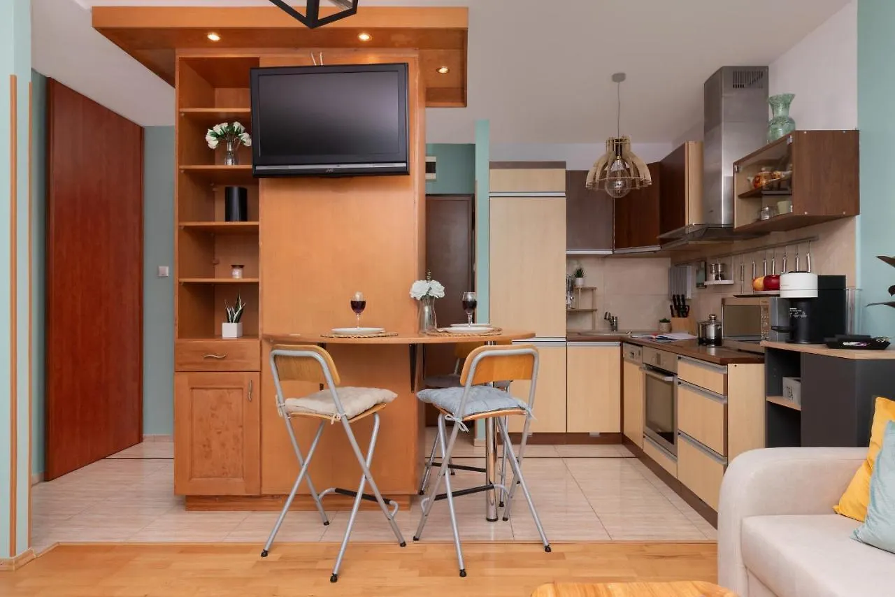 Subtle And Cosy Studio With Furnished Balcony In Gdansk By Noclegi Renters